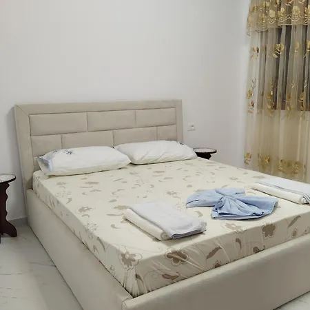 Apartment In Centro Storico Fier